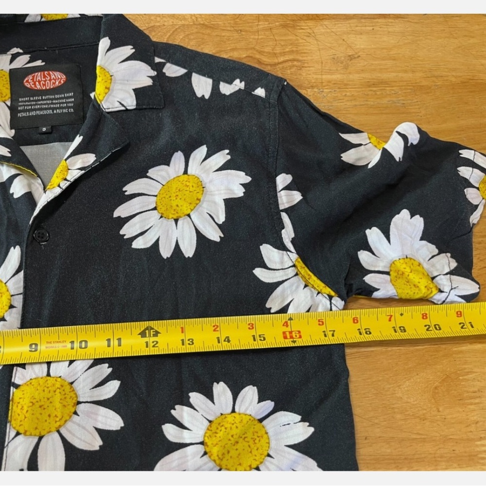 Rare petals and peacocks Black Daisy Print Tee Dress with White & Yellow Florals - Picture 2 of 5